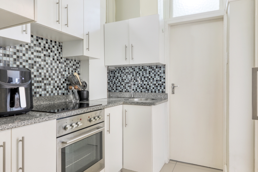 1 Bedroom Property for Sale in Sea Point Western Cape